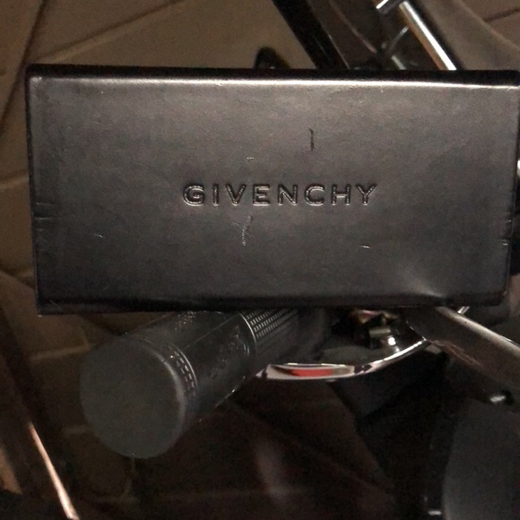 Givenchy sunglass case - Picture 3 of 3